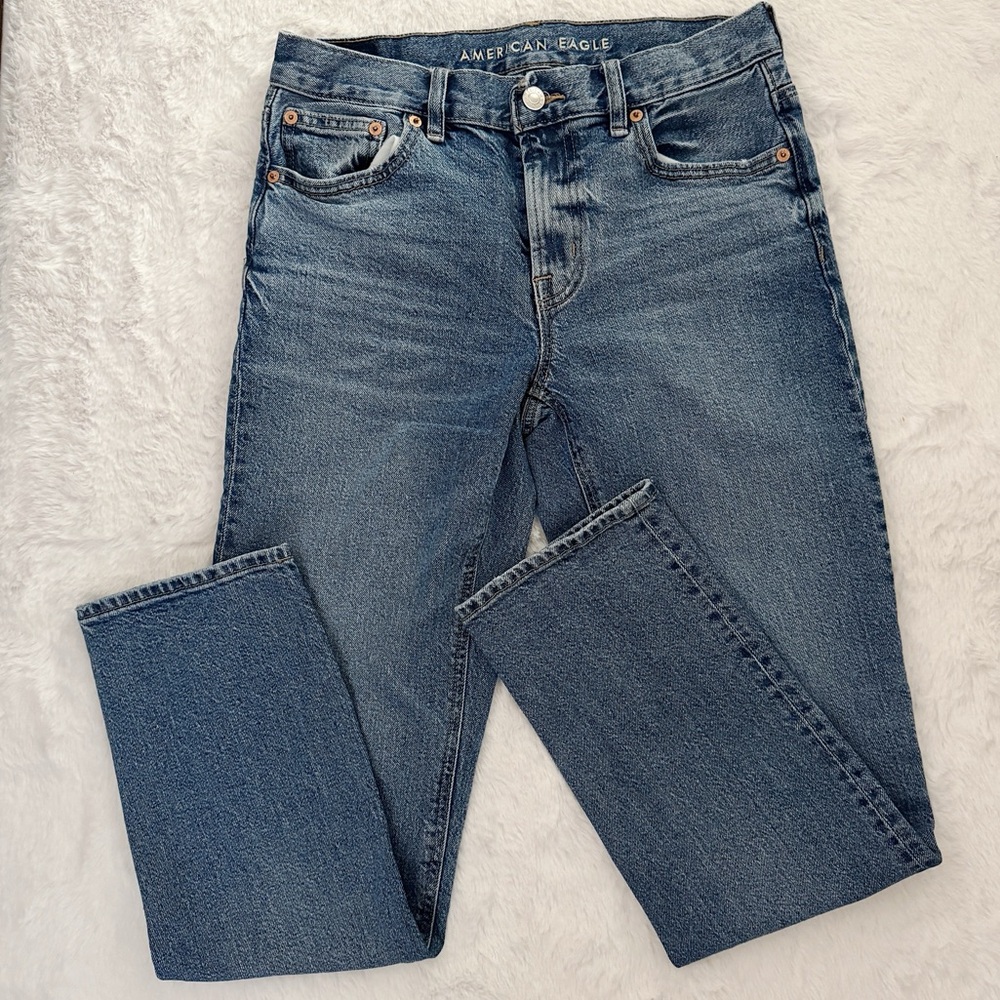 American Eagle Straight Leg Mom Jeans